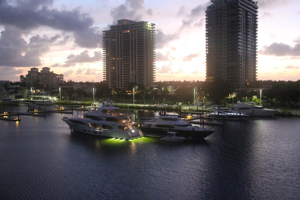 8-202 Yacht Club - New. Great 3 bedroom. 2 min to Aventura mall in FL